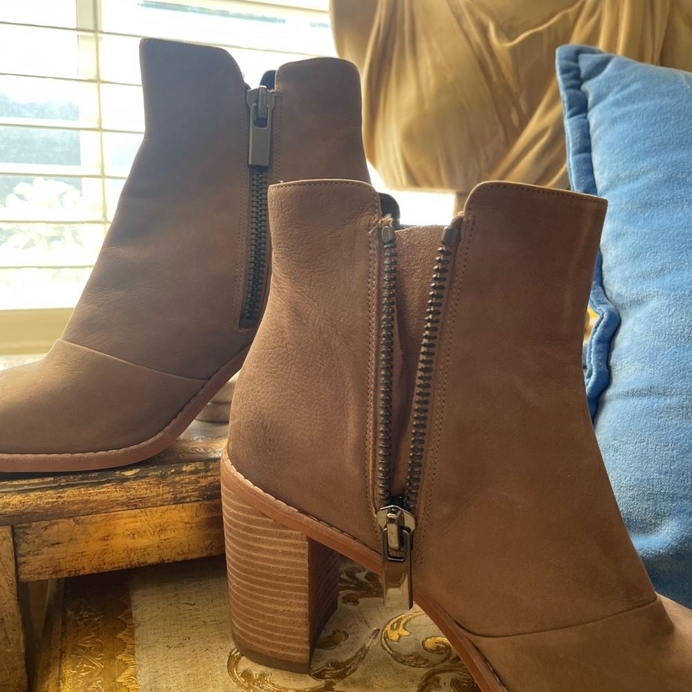 Kenneth Cole New York Brown Leather Ankle Booties with Side Zipper